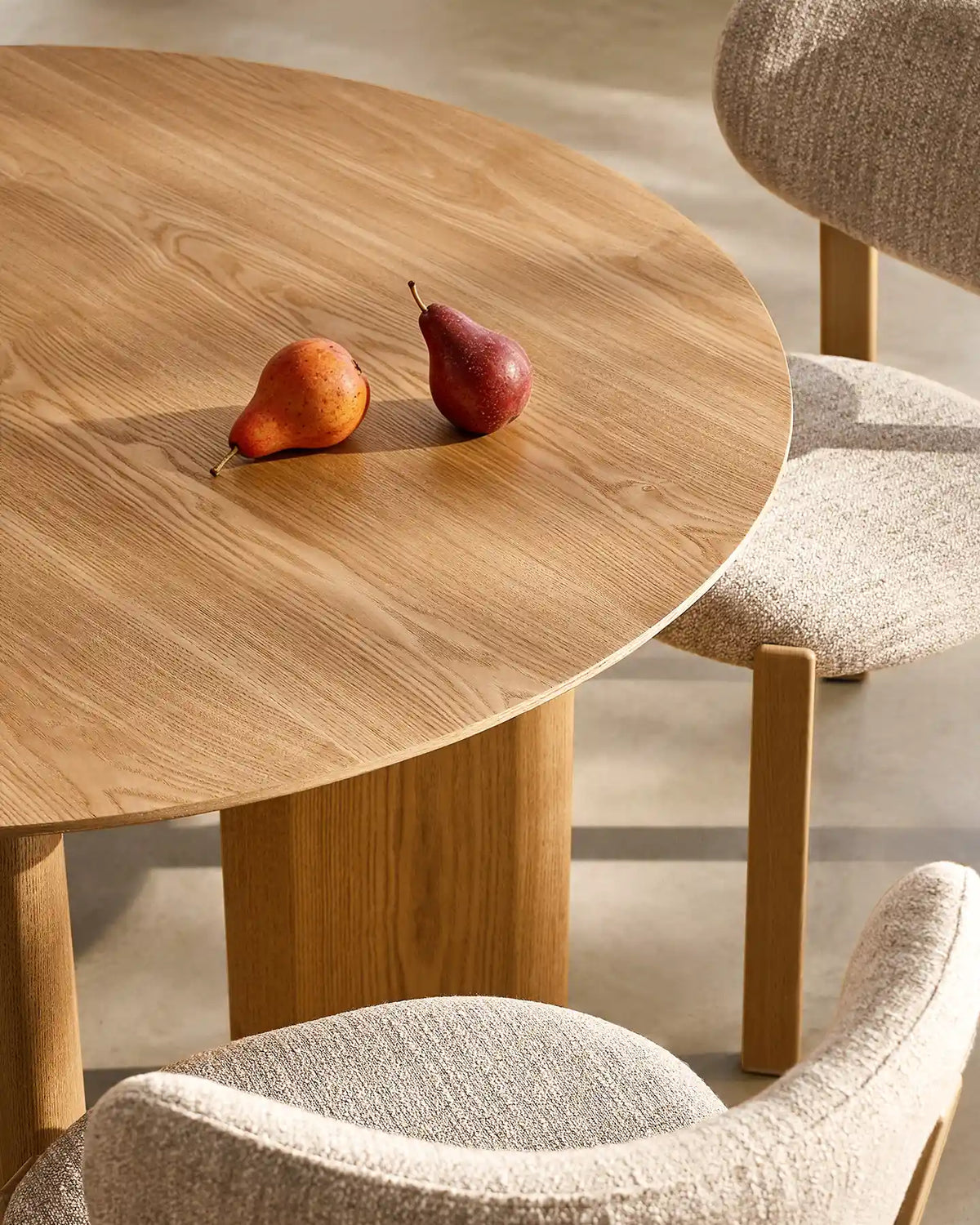 Bramley Dining Table [For 4-6]