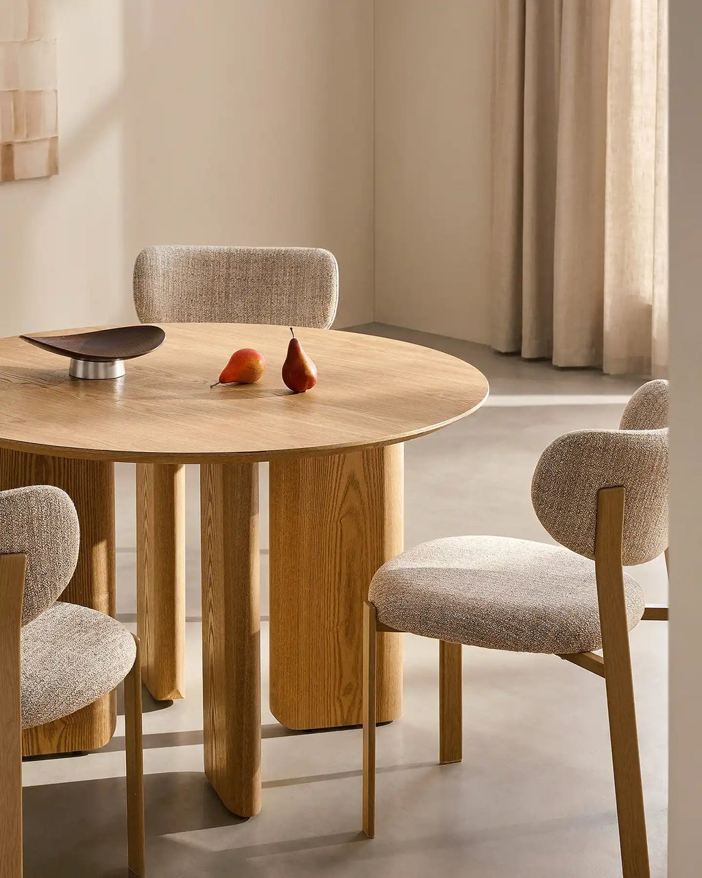 Bramley Dining Table [For 4-6]